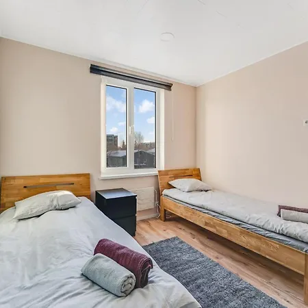 11 - Bright & Quiet 2br Apartment, Near Old Town *